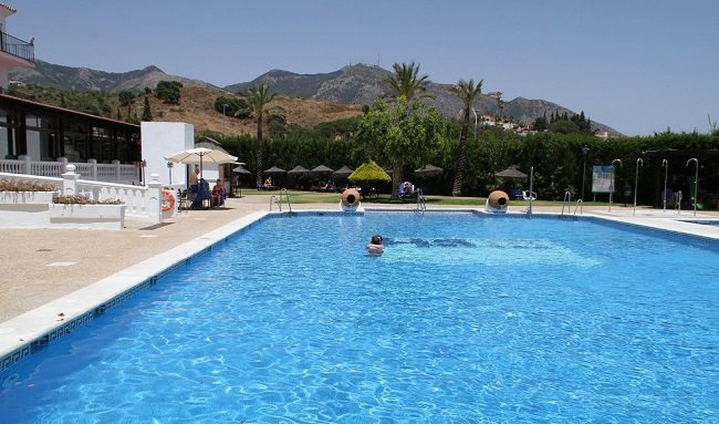 hotel y piscina2