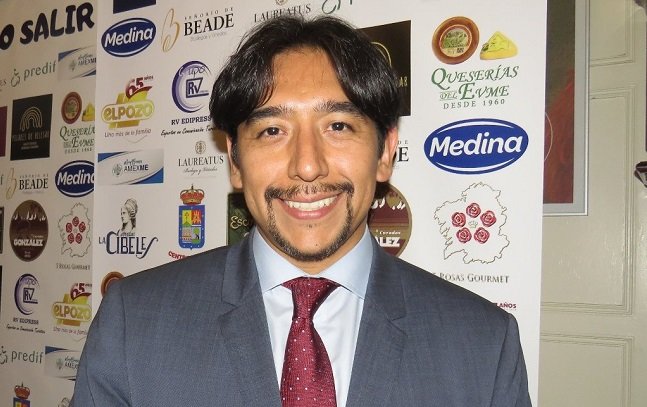 Ivan Antonino de Sosa-prensa embajada méxico firma