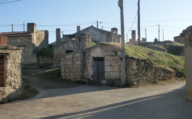 Barrio de bodegas en Cubillas de Santa Marta650
